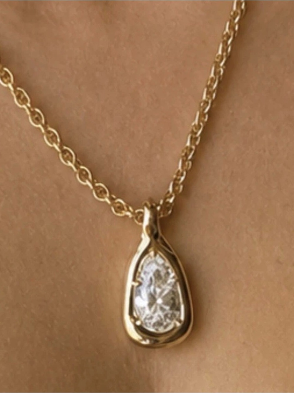 3.2 Carat antique pear SOLID 18k yellow gold pear nebula pendant necklace